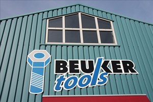 Gevelreclame Beuker tools, Hoogwoud